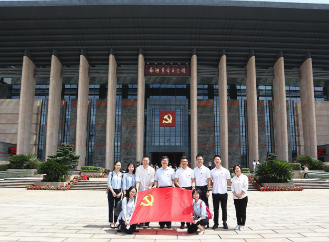 弘揚(yáng)紅船精神，傳承初心使命